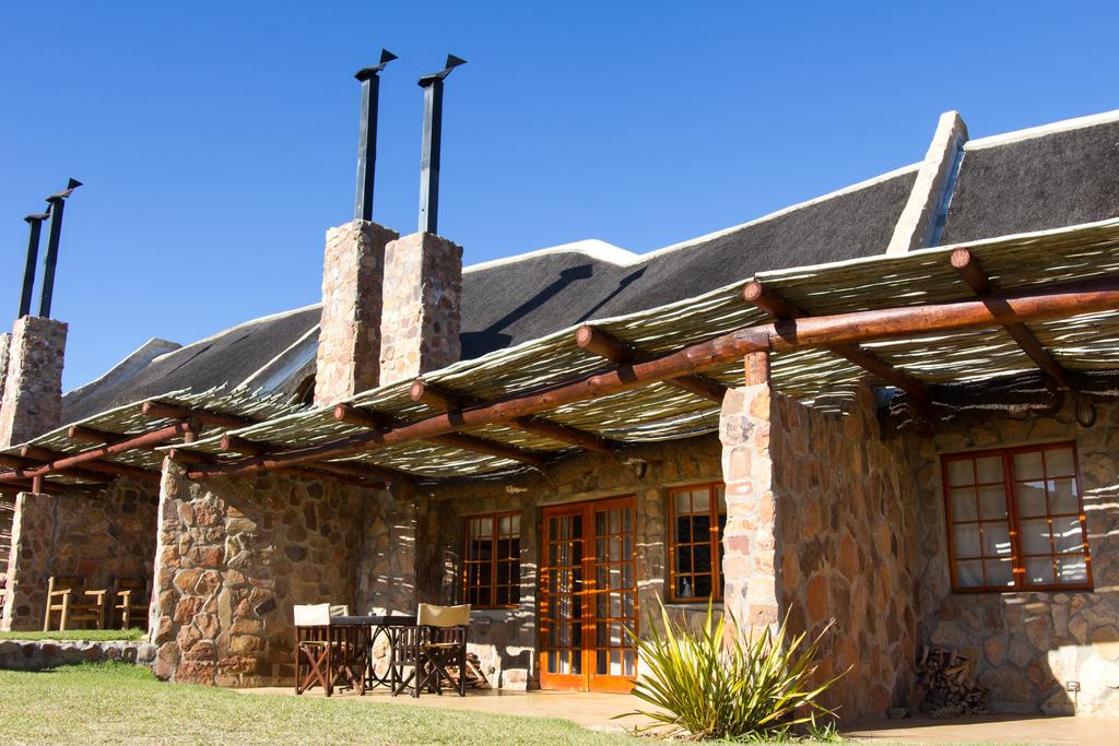 family luxury cottage 8 sleeper with 2 game drives17