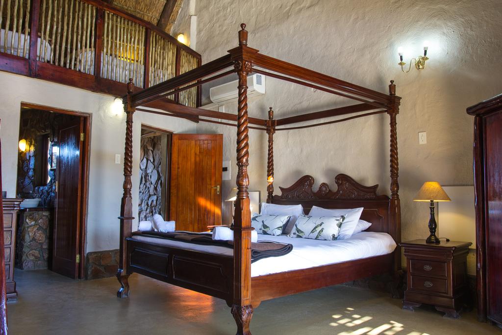 family luxury cottage 8 sleeper with 2 game drives18